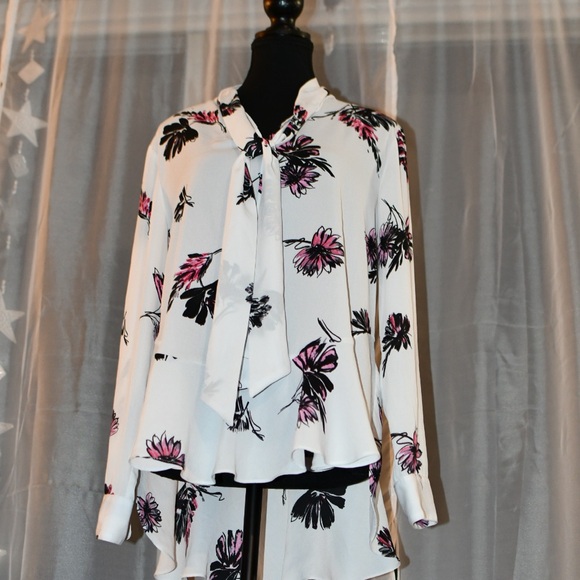 Vince Camuto Blouse Size Medium - Picture 6 of 12
